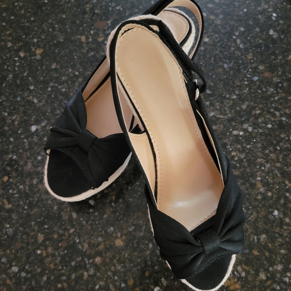 Elegant Black Women's Shoes with Bow Detail
